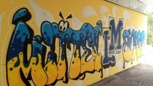 Graffiti Wand, Durchgang - außen