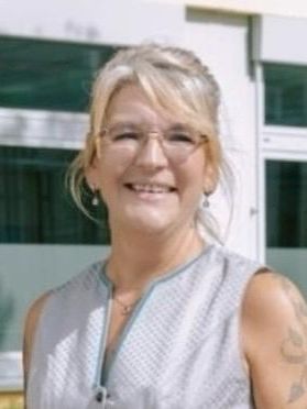 Beatrix Oeser, Verwaltungsangestellte